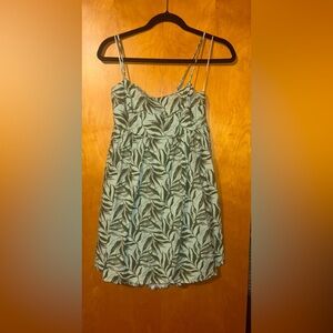 Mi Ami by Francesca’s Green Leaf Print Mini Dress
